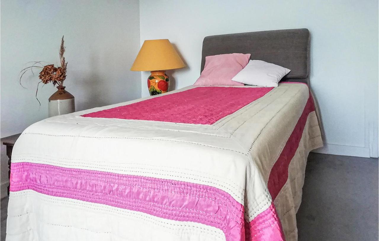 Lovely Home In Cadouarn With Wifi Séné Екстериор снимка